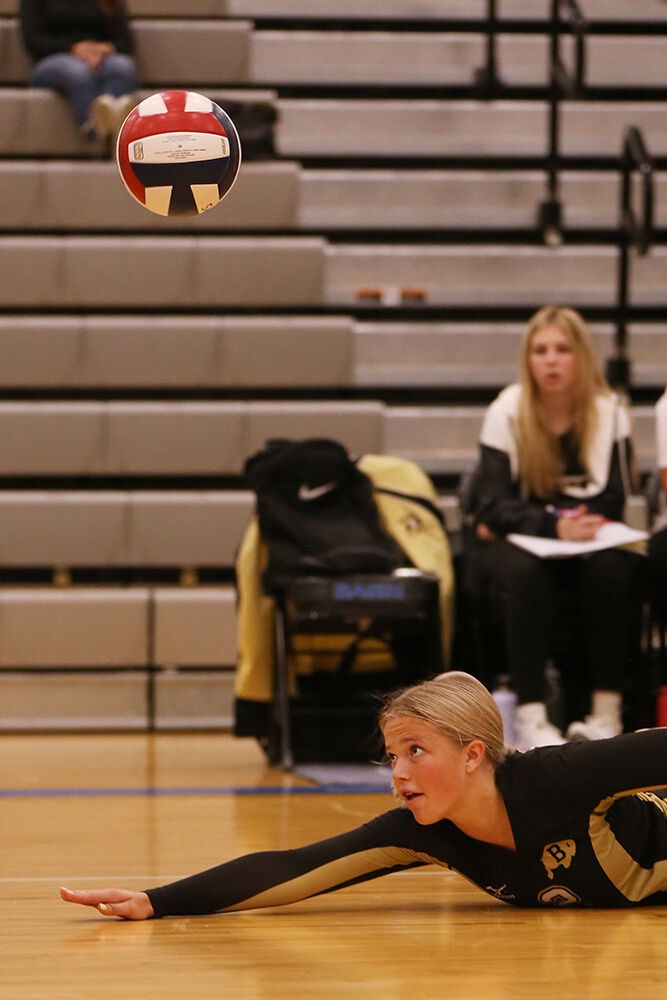 Holland Stowe dives for a ball